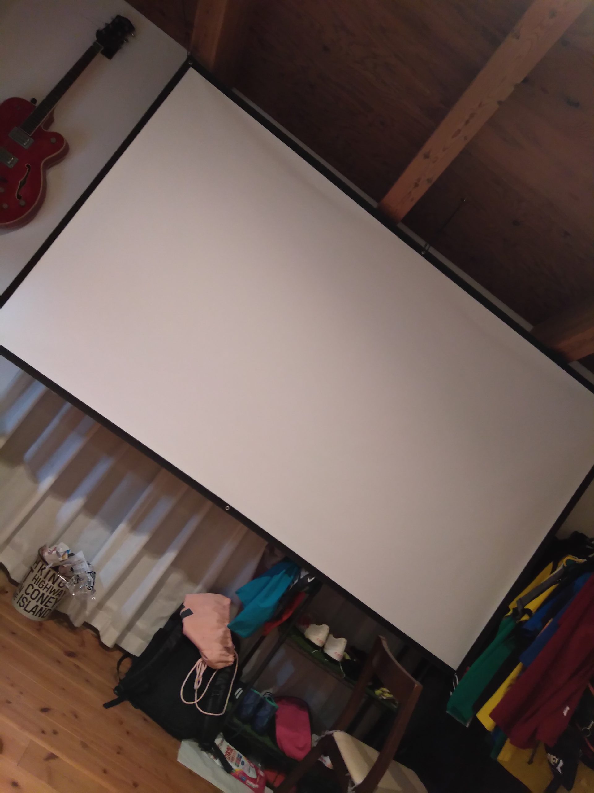 100インチのスクリーン！